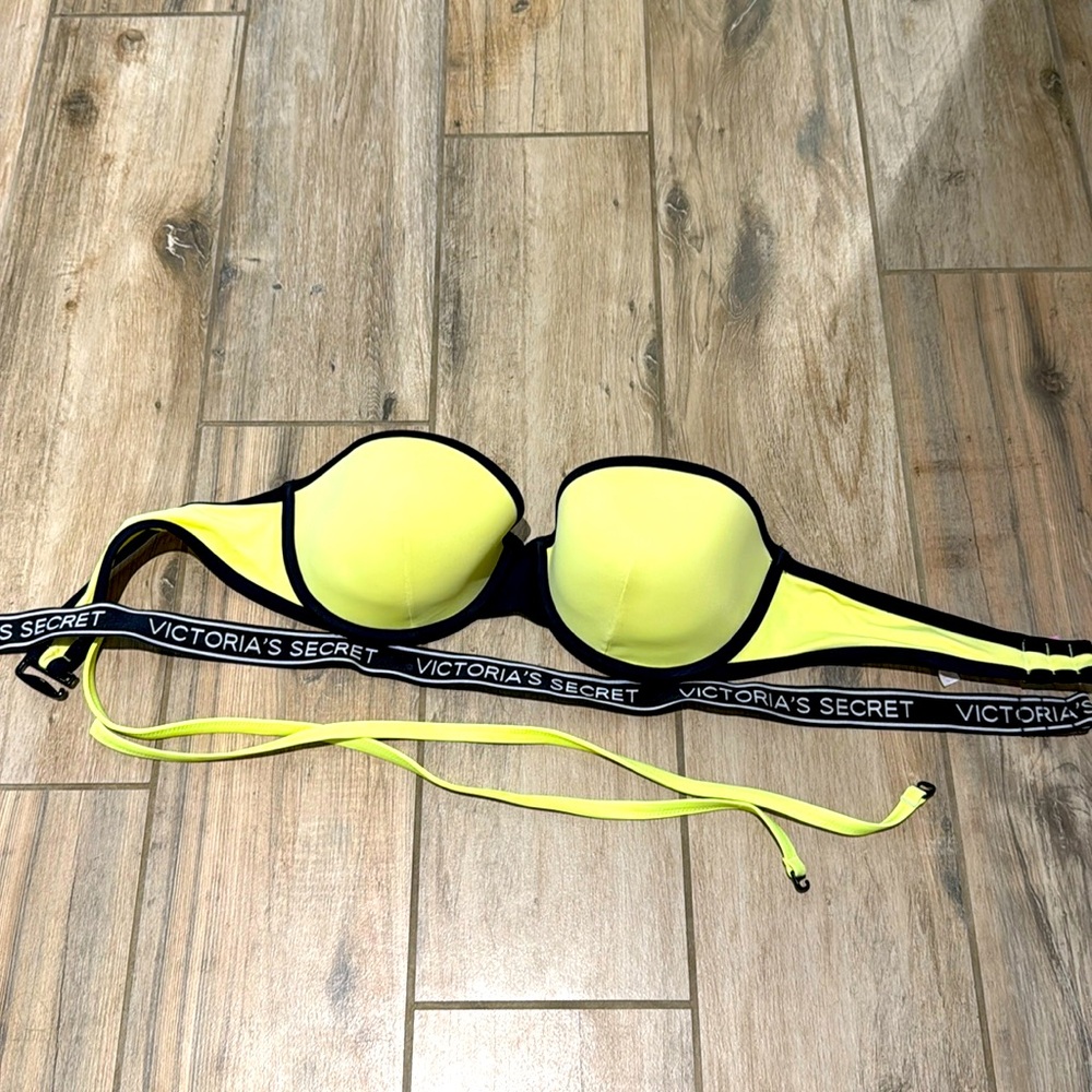 34D Victoria’s Secret Bikini Top w/ Straps